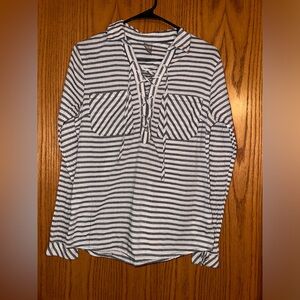 Women’s Mountain Hardware tie front long sleeve size small